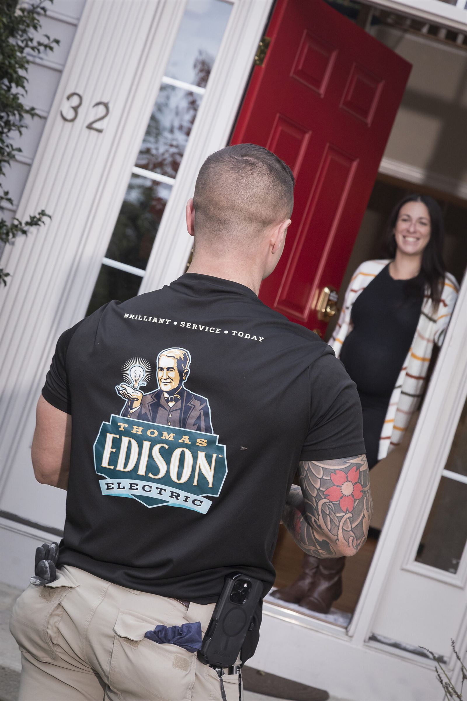 Thomas Edison Electric Clearwater electrician arriving at a residential service call.