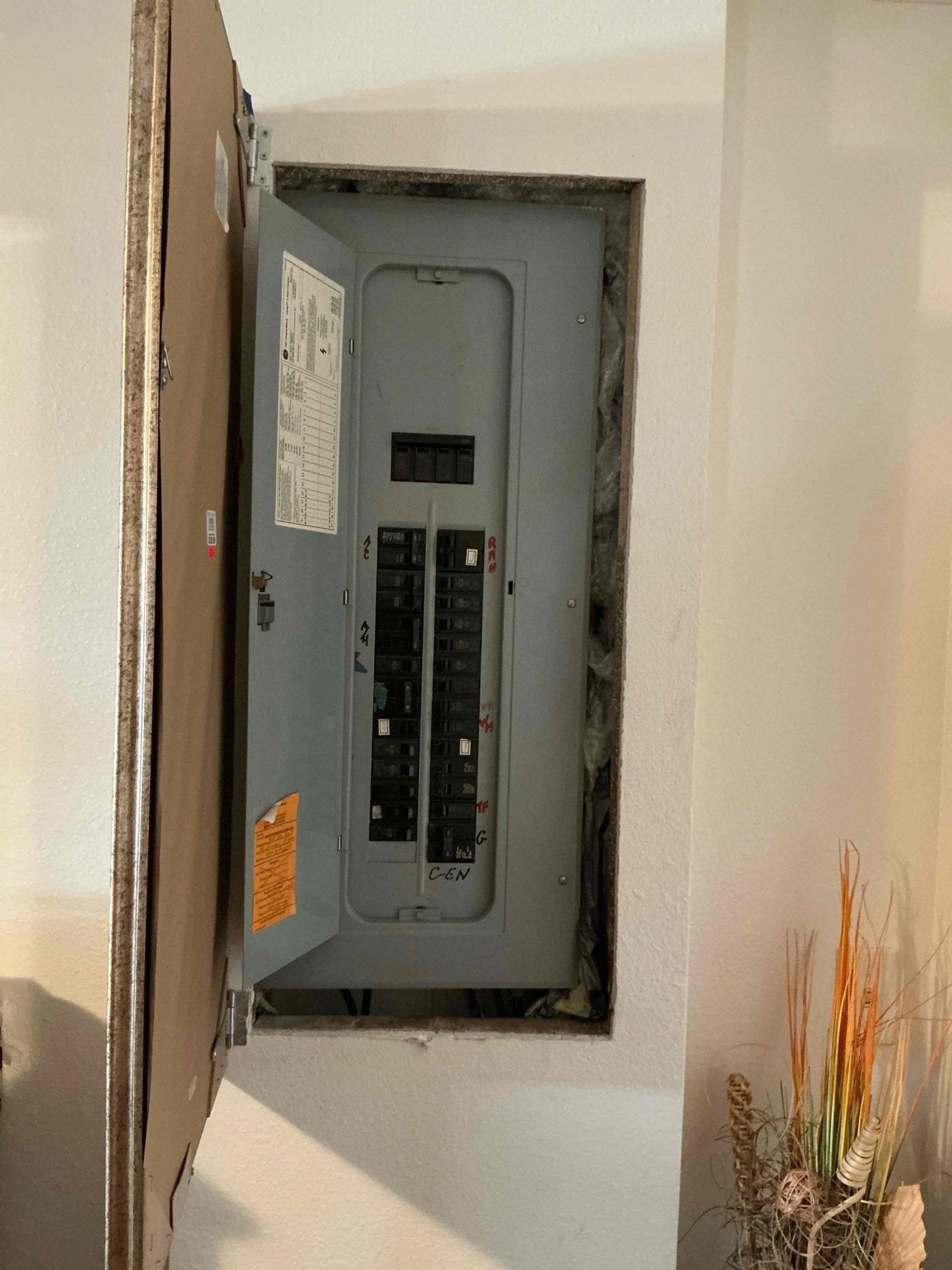 Modern Panel Upgrade Boosts Pinellas Park Safety